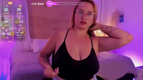 Snapshot of heidishayk chatting on 09.30.25 ANTARA REY online show from 09.30.25