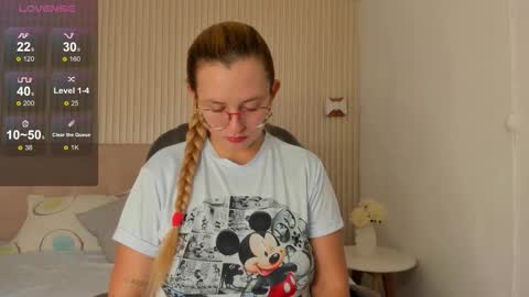 Snapshot of heidishayk chatting on 10.10.25 ANTARA REY online show from 10.10.25