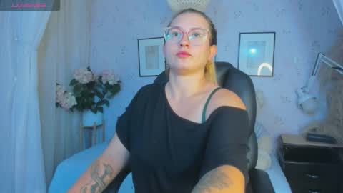 Snapshot of heidishayk chatting on 11.07.25 ANTARA REY online show from 11.07.25