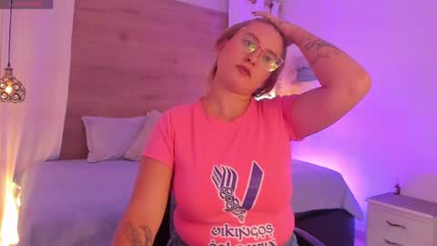 Snapshot of heidishayk chatting on 04.01.26 ANTARA REY online show from 04.01.26