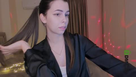 Snapshot of heileymeow chatting on 03.10.25 Heiley online show from 03.10.25
