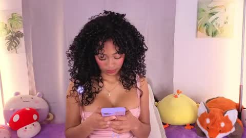 Snapshot of heily_fox chatting on 05.17.26 HEILY online show from 05.17.26