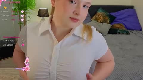 Snapshot of helda_mikons chatting on 03.04.26 Luly online show from 03.04.26