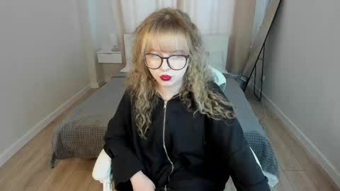 Snapshot of helen_carson chatting on 04.20.26 Helen Carson online show from 04.20.26