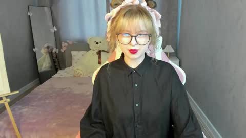 Snapshot of helen_carson chatting on 04.21.26 Helen Carson online show from 04.21.26