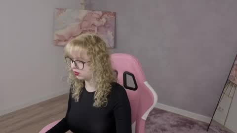 Snapshot of helen_carson chatting on 05.21.26 Helen Carson online show from 05.21.26