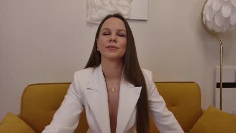 Helen online show from 11.25.25