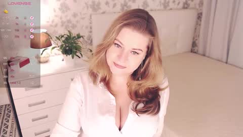 Snapshot of helenbonham chatting on 10.04.25 Helena Bonham online show from 10.04.25