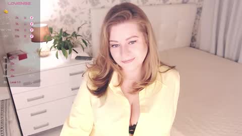 Snapshot of helenbonham chatting on 10.11.25 Helena Bonham online show from 10.11.25