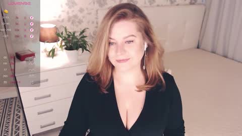 Snapshot of helenbonham chatting on 10.19.25 Helena Bonham online show from 10.19.25
