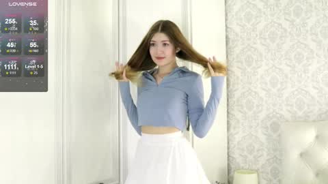 Sarah  here Help to make 100 thumbs up  online show from 02.27.25