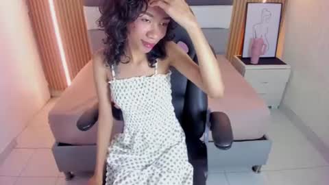 Snapshot of helenebird chatting on 06.24.26 online show from 06.24.26