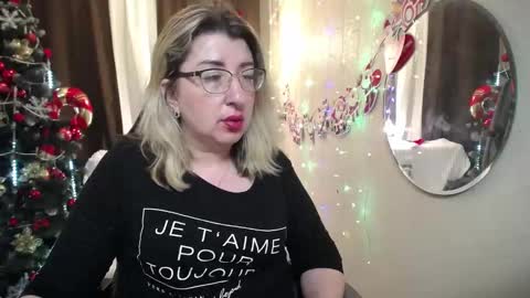 Snapshot of helenenigma chatting on 12.31.24 helenenigma online show from 12.31.24
