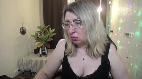 Snapshot of helenenigma chatting on 01.26.25 helenenigma online show from 01.26.25