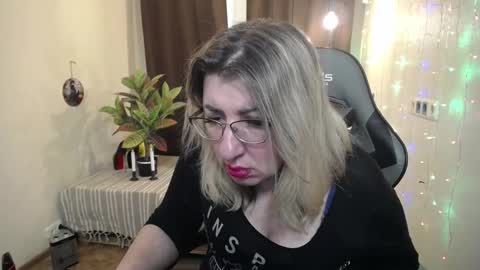 Snapshot of helenenigma chatting on 01.29.25 helenenigma online show from 01.29.25