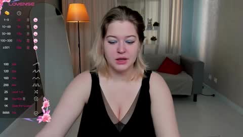 Snapshot of helenhartt chatting on 10.20.25 helenhartt online show from 10.20.25