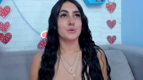 Snapshot of helenn_monroy1 chatting on 02.14.25    online show from 02.14.25