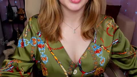 Snapshot of helens_lov chatting on 12.29.24 Helen online show from 12.29.24