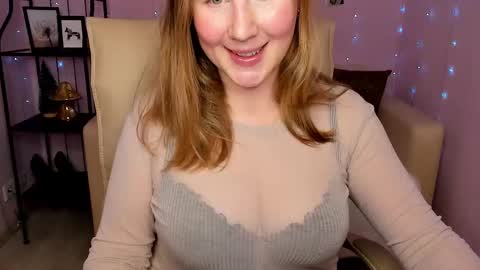 Snapshot of helens_lov chatting on 02.11.25 Helen online show from 02.11.25