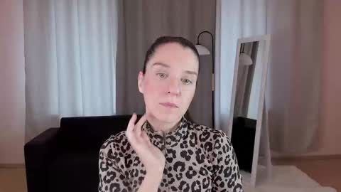 Helen online show from 09.14.25