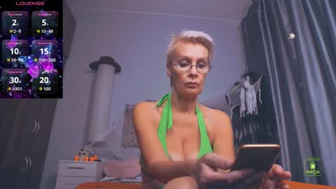 Helga online show from 10.14.25