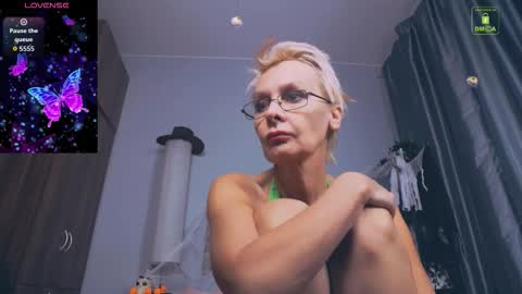 Helga online show from 10.18.25