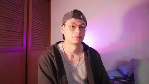 Snapshot of heliero chatting on 05.17.26 Helio online show from 05.17.26