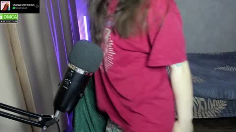 Snapshot of hell_hotline chatting on 12.21.24 Red online show from 12.21.24