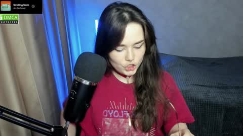 Snapshot of hell_hotline chatting on 01.31.25 Red online show from 01.31.25