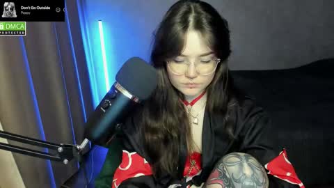 Snapshot of hell_hotline chatting on 09.18.25 Red online show from 09.18.25