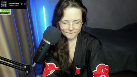 Snapshot of hell_hotline chatting on 09.30.25 Red online show from 09.30.25