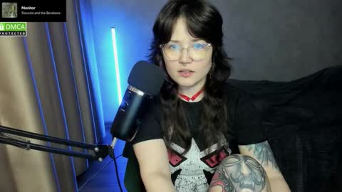 Snapshot of hell_hotline chatting on 10.06.25 Red online show from 10.06.25
