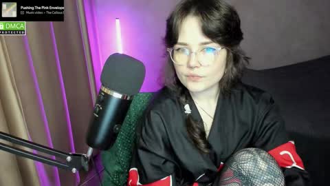 Snapshot of hell_hotline chatting on 10.14.25 Red online show from 10.14.25