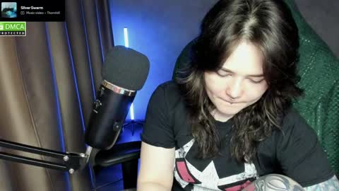 Snapshot of hell_hotline chatting on 05.26.26 Red online show from 05.26.26