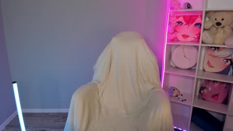Snapshot of hellen__moore chatting on 12.18.24 GTM3Mon Tue Wed Thu Fri San 0400 am-1030pm online show from 12.18.24