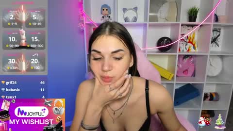 Snapshot of hellen__moore chatting on 01.19.25 GTM3Mon Tue Wed Thu Fri San 0400 am-1030pm online show from 01.19.25