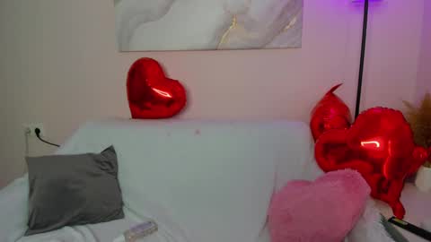 Snapshot of hellen__moore chatting on 02.11.25 GTM3Mon Tue Wed Thu Fri San 0400 am-1030pm online show from 02.11.25
