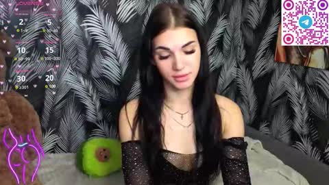 Snapshot of hellen__moore chatting on 09.10.25 GTM3Mon Tue Wed Thu Fri San 0400 am-1030pm online show from 09.10.25