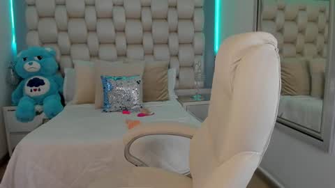 Snapshot of hellen_amazing chatting on 12.13.24 hellen_amazing online show from 12.13.24