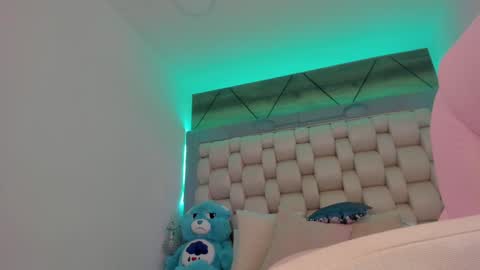 Snapshot of hellen_amazing chatting on 12.14.24 hellen_amazing online show from 12.14.24