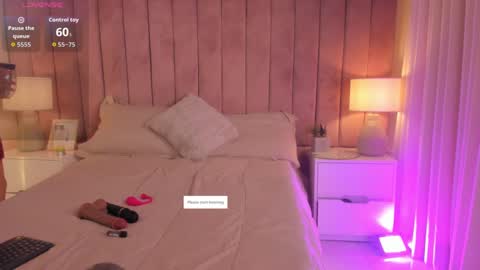 Snapshot of hellen_mckenzie chatting on 09.24.25 hellen_mckenzie online show from 09.24.25