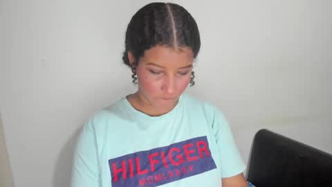 Snapshot of hellen_scot_ chatting on 11.16.25 hellen_scot_ online show from 11.16.25