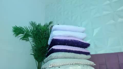 Snapshot of hellen_sky_ chatting on 11.12.25 hellen online show from 11.12.25