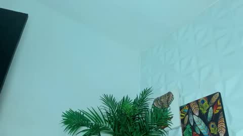 Snapshot of hellen_sky_ chatting on 11.18.25 hellen online show from 11.18.25