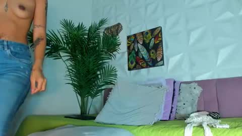 Snapshot of hellen_sky_ chatting on 11.24.25 hellen online show from 11.24.25