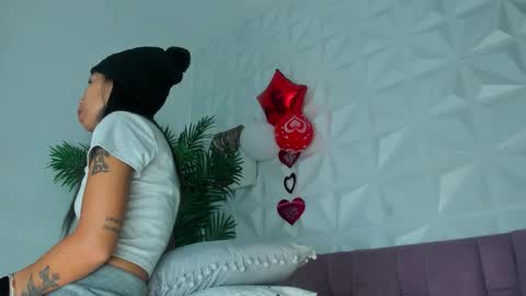 Snapshot of hellen_sky_ chatting on 02.17.26 hellen online show from 02.17.26