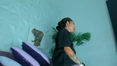 Snapshot of hellen_sky_ chatting on 05.20.26 hellen online show from 05.20.26