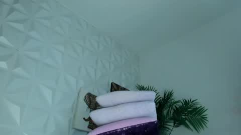 Snapshot of hellen_sky_ chatting on 05.27.26 hellen online show from 05.27.26
