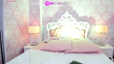 Snapshot of hellencute18_ chatting on 07.18.26 online show from 07.18.26
