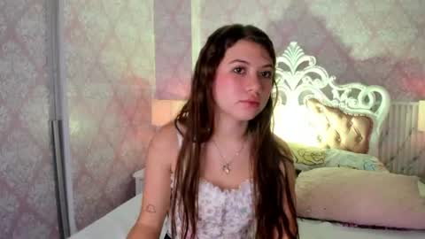 Snapshot of hellencute18_ chatting on 07.22.26 online show from 07.22.26
